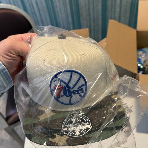 Philadelphia 76ers Men White Camo Fitted HWC hat cap 7 3/8 Mitchell & Ness New - Picture 1 of 5